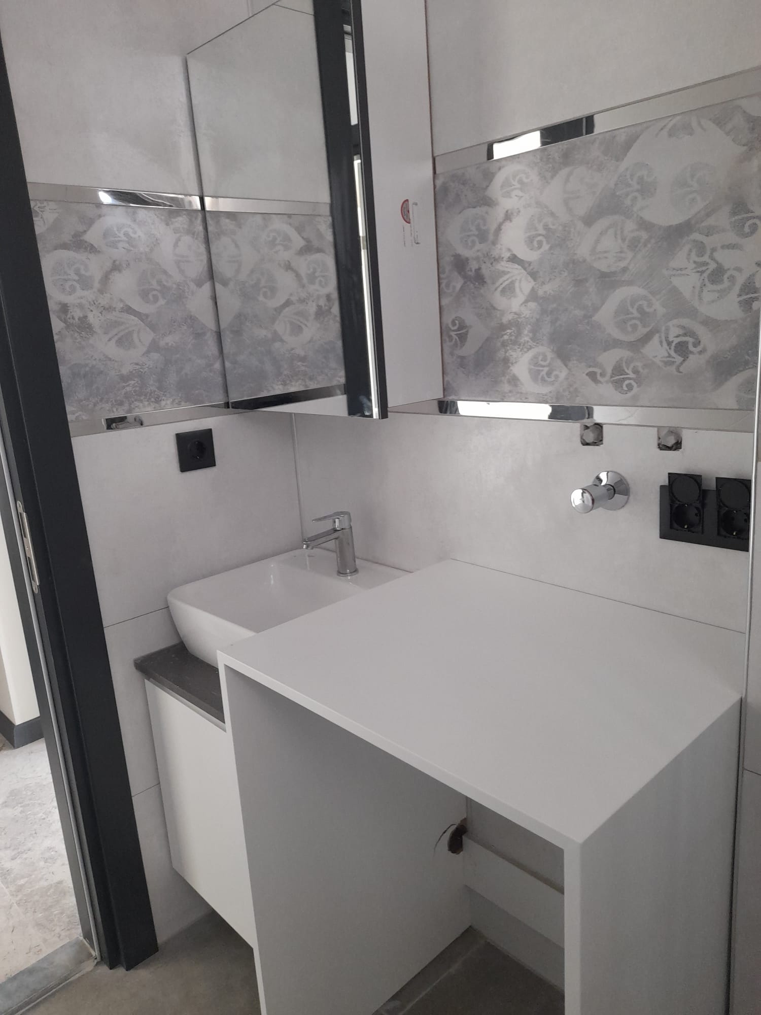 Beyaz Banyo Dolabı